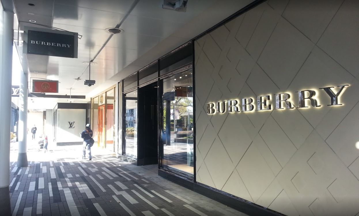 Merchandise worth thousands taken from Burberry at Oak Brook Center Mall  mid-day