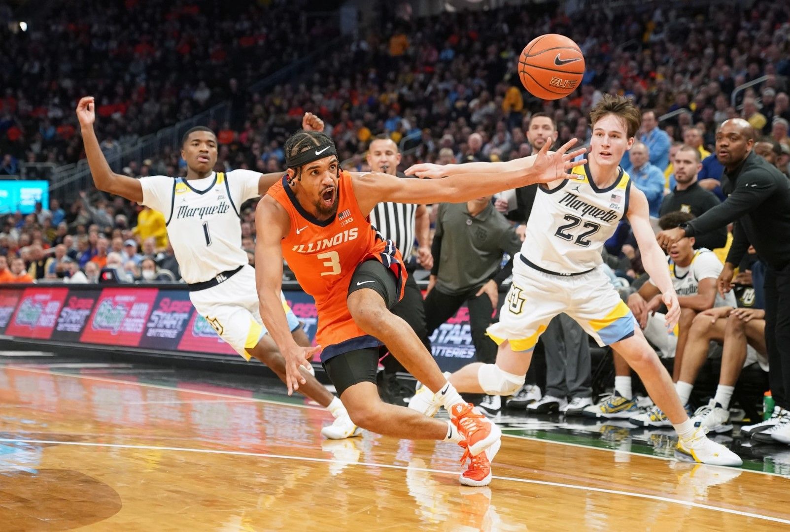 Late steal gives Marquette a 67-66 win over No. 10 Illinois