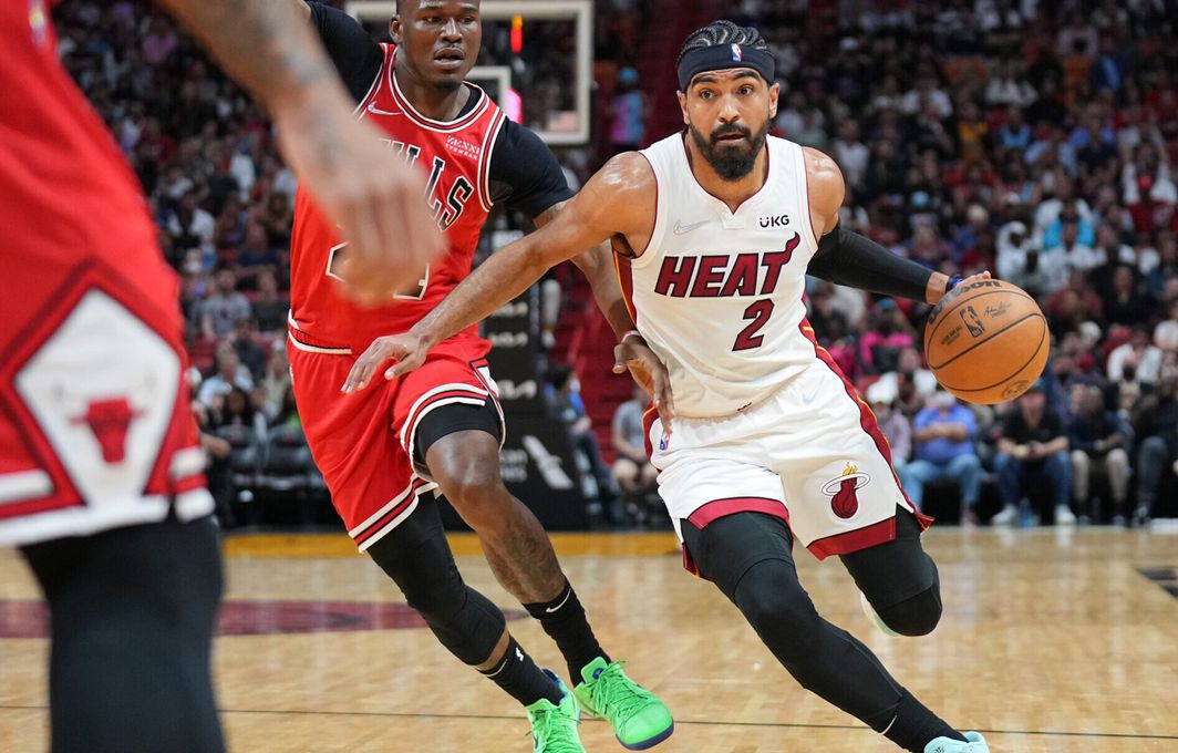 Heat stay hot by topping Bulls 112-99