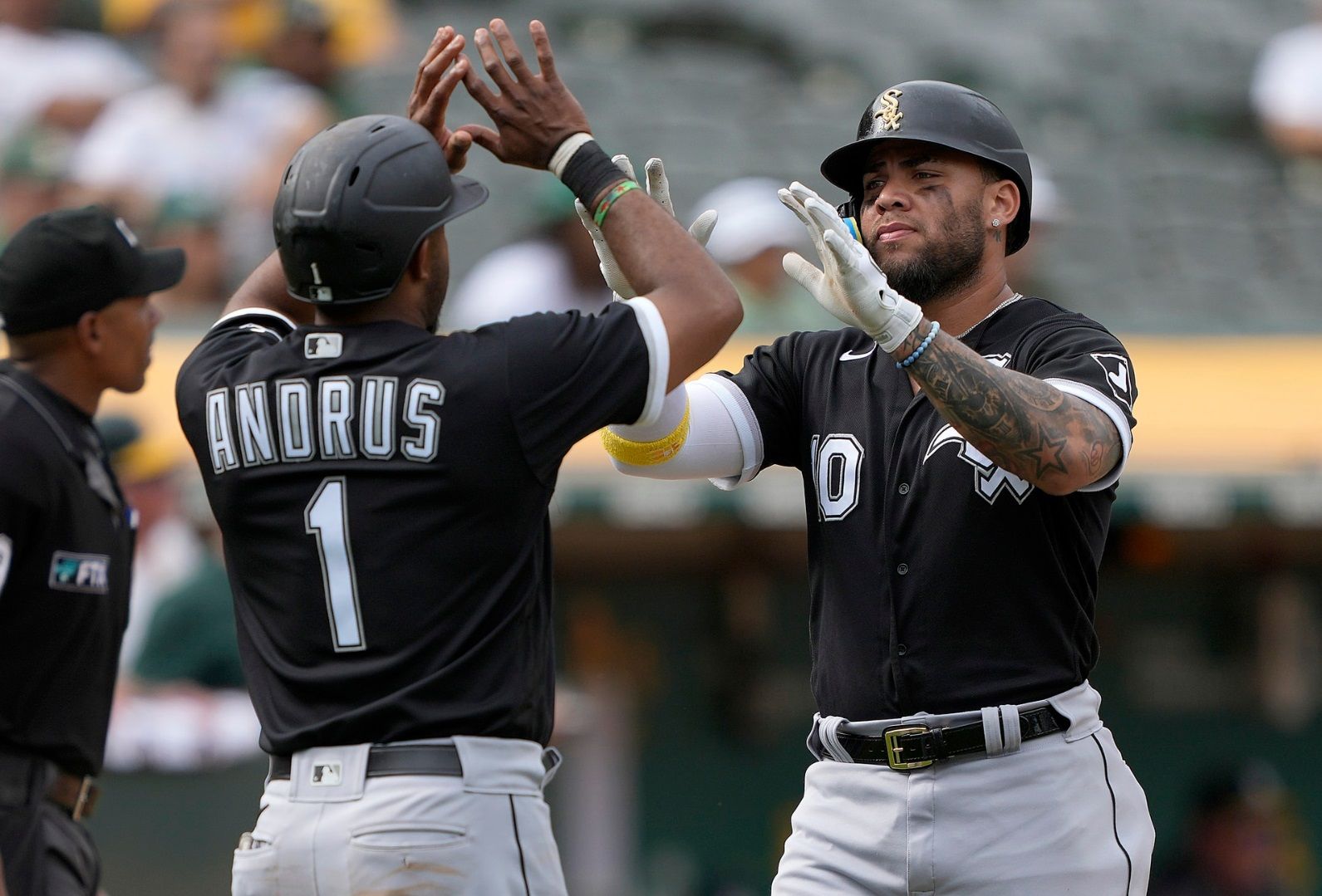 Andrus HR vs former team, surging White Sox 20 hits, rout A's