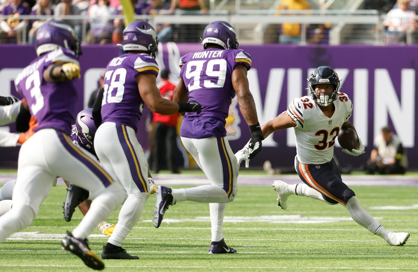 Cousins, Vikings snap to life with late TD, beat Bears 29-22