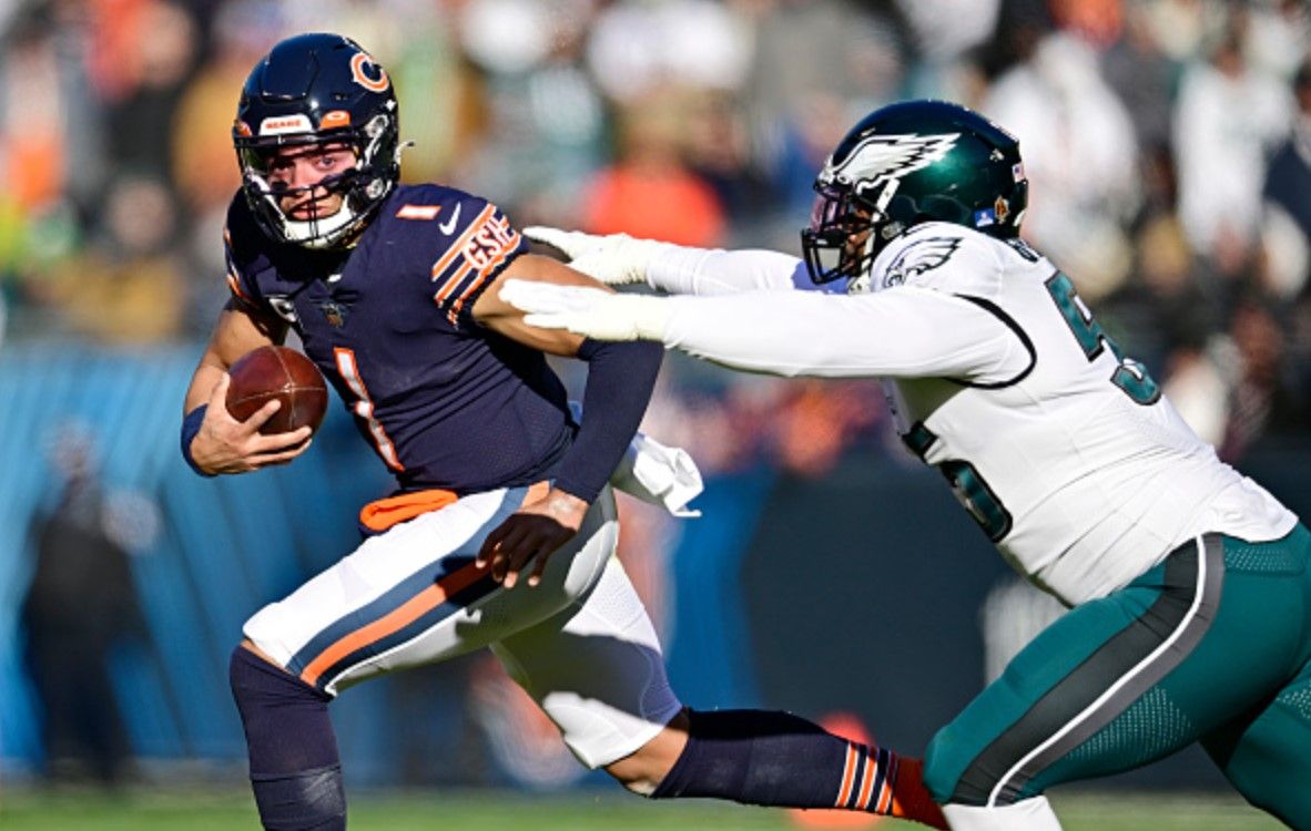 Fields sets franchise record in Bears loss to Eagles 25-20