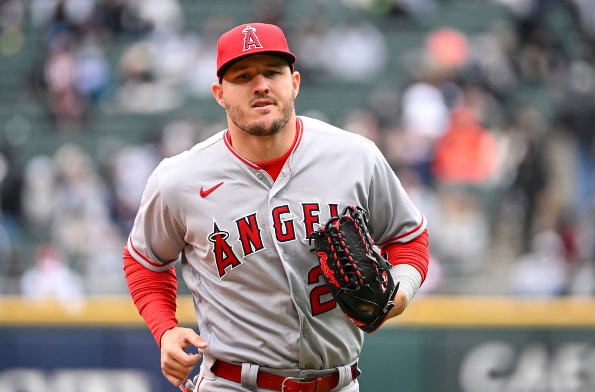 Trout and the Angels hold off White Sox
