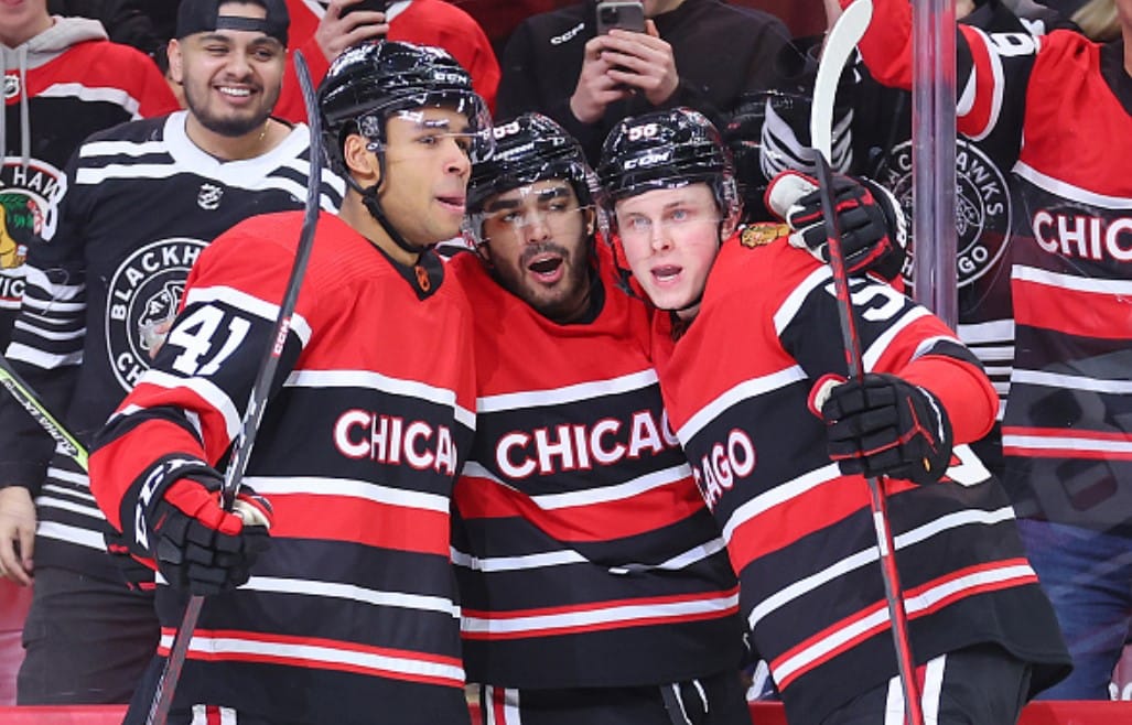 Raddysh scores in third as Blackhawks beat Avalanche 3-2
