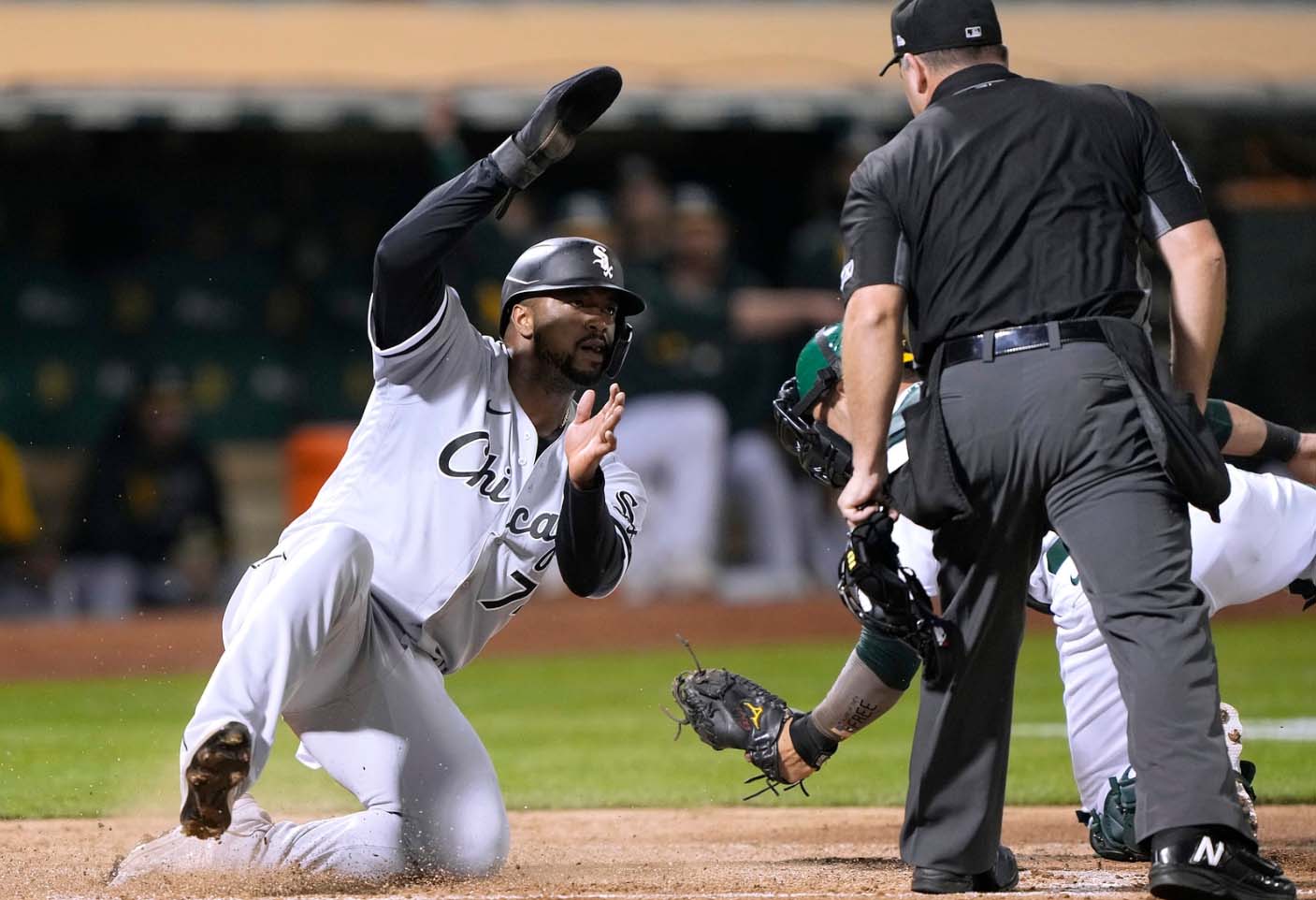 White Sox beat A's 6-3; Oakland drops fourth straight game