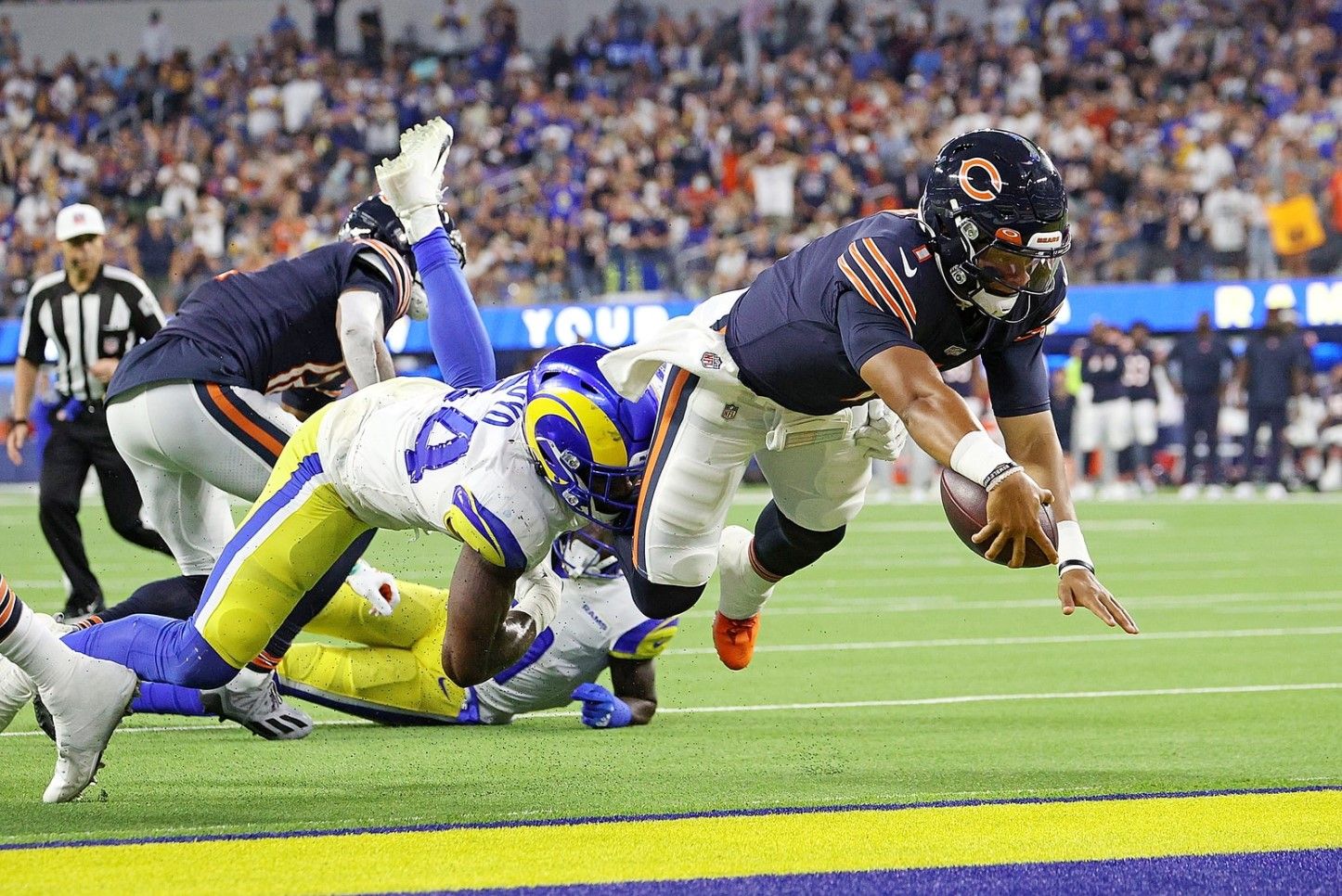 Stafford leads LA Rams past Bears 34-14 in dynamic debut