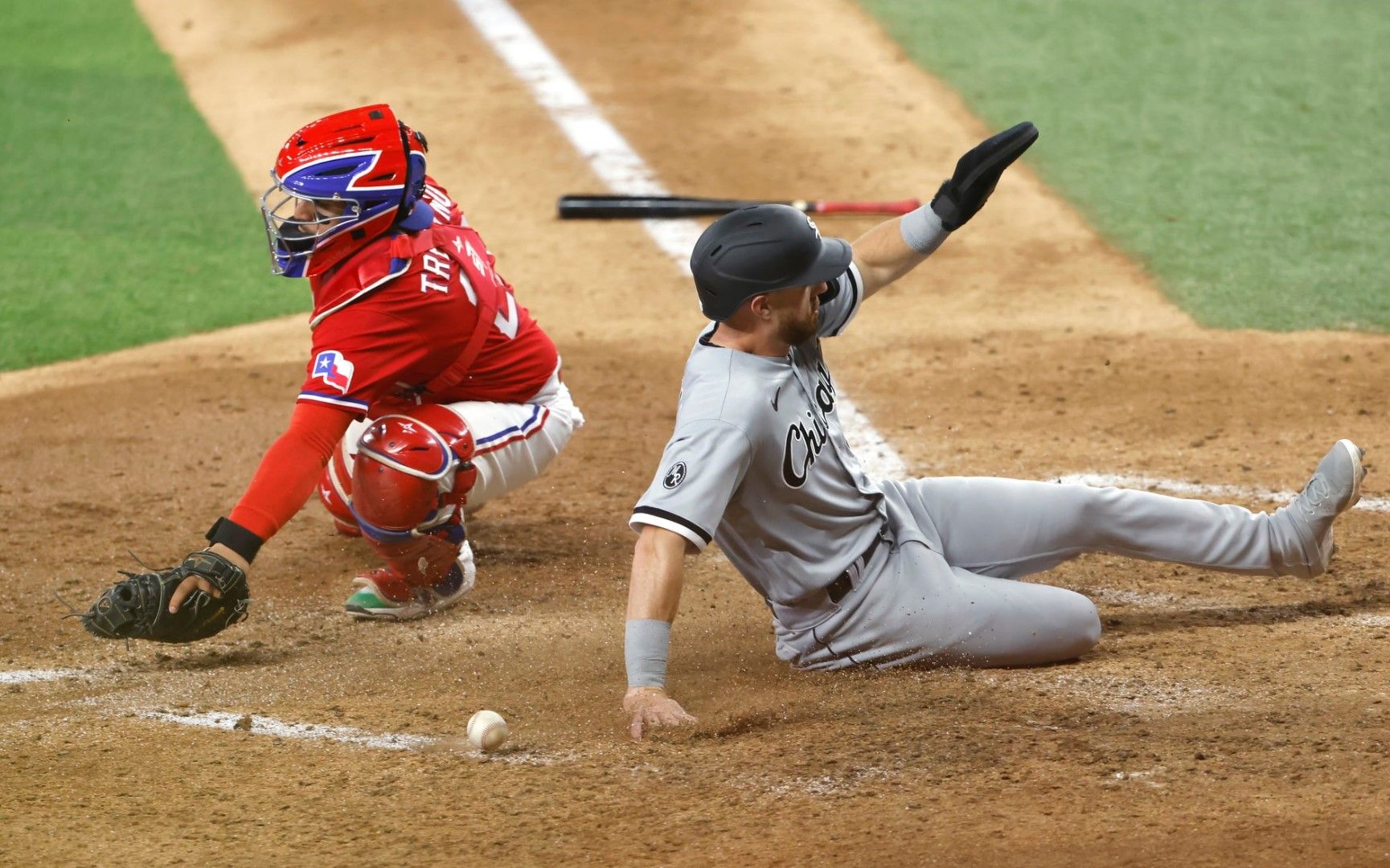 White Sox blank Rangers 8-0 as magic number drops to 5