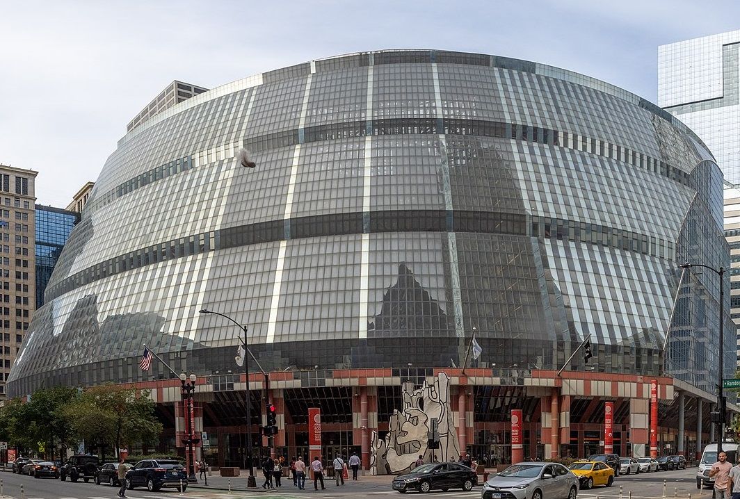 State in talks with developer for Thompson Center sale