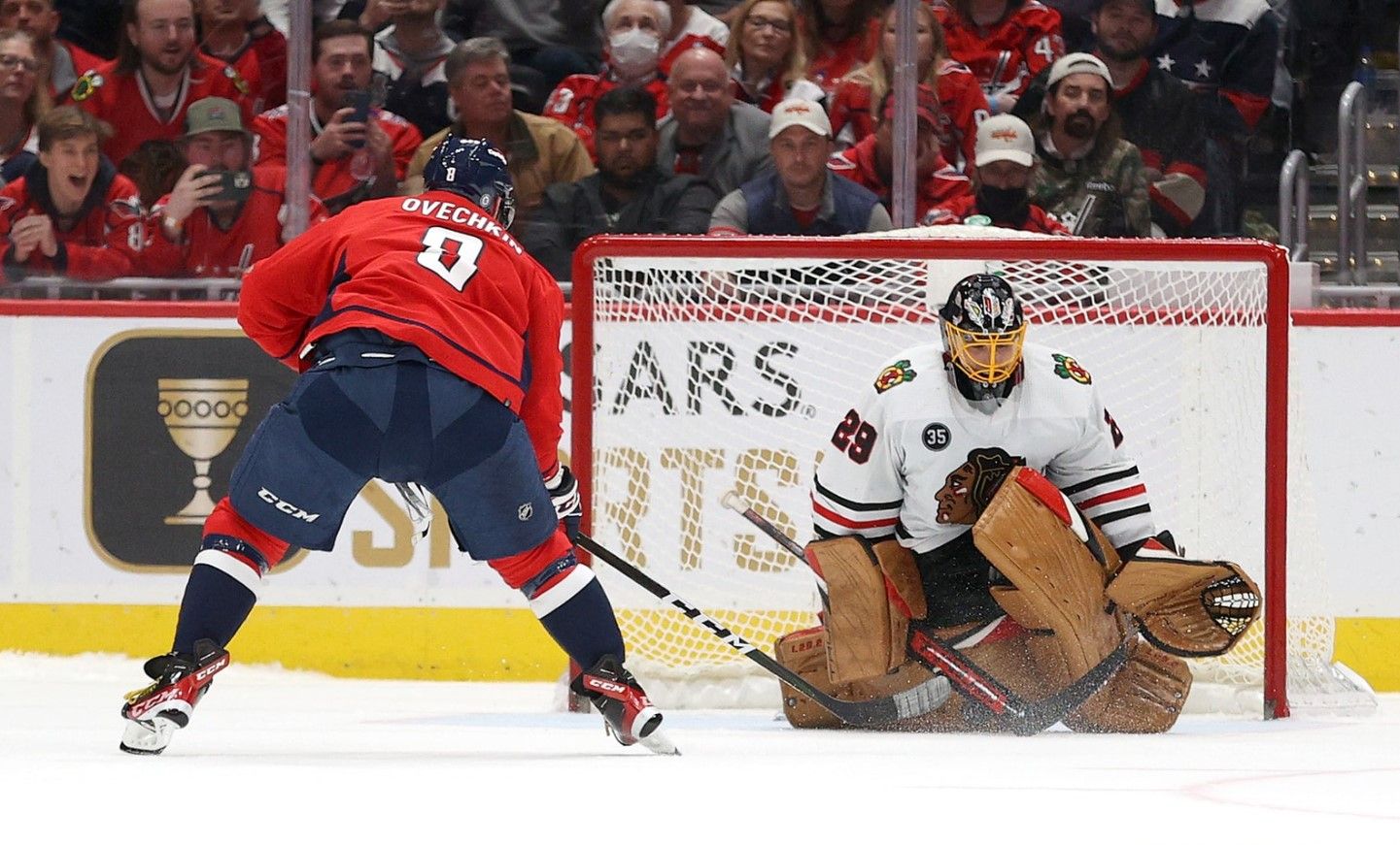 Jones, Blackhawks come back to beat Capitals in shootout