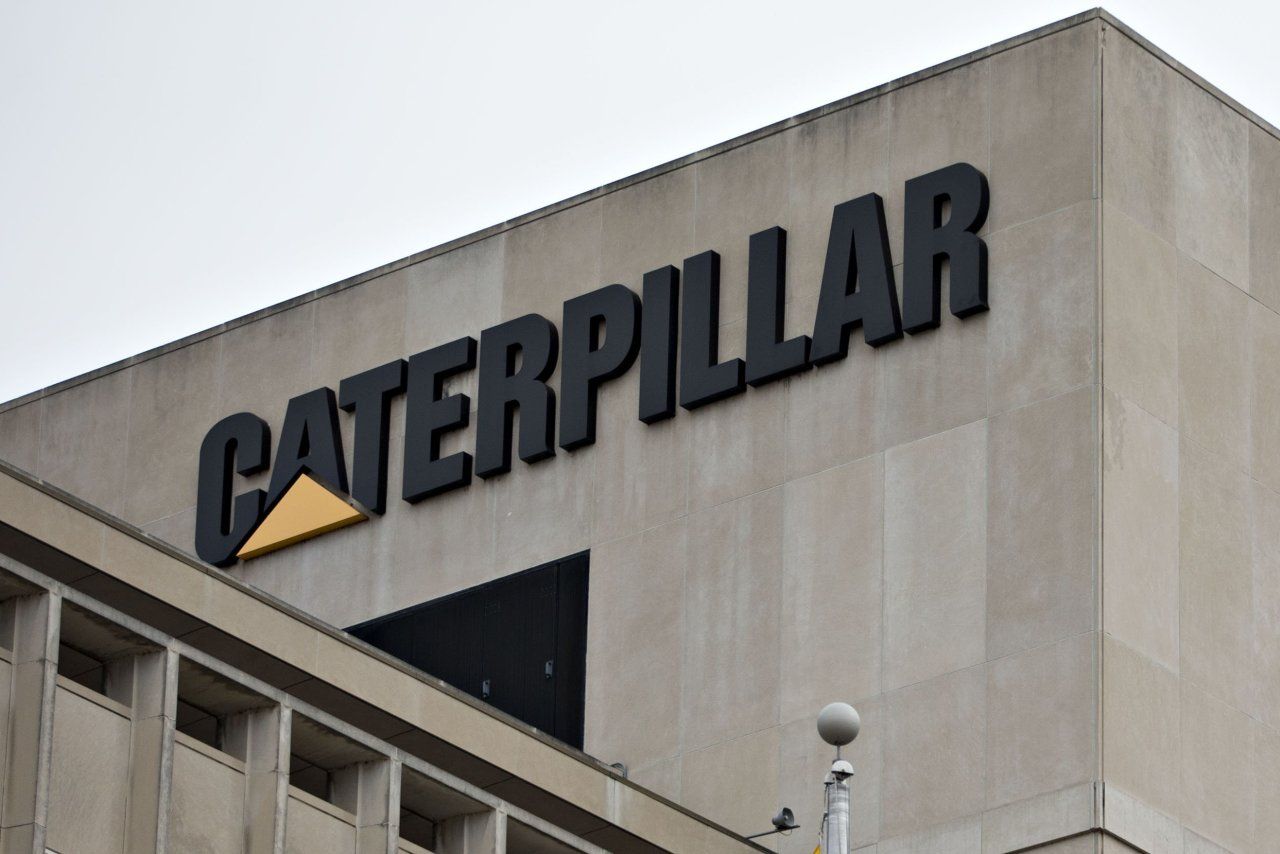 Caterpillar pushes through supply constraints in strong Q4