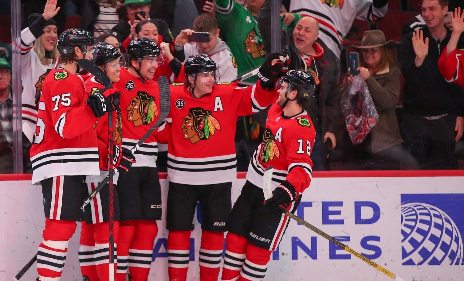 Kane, Strome shine as Blackhawks pound Ducks 8-3