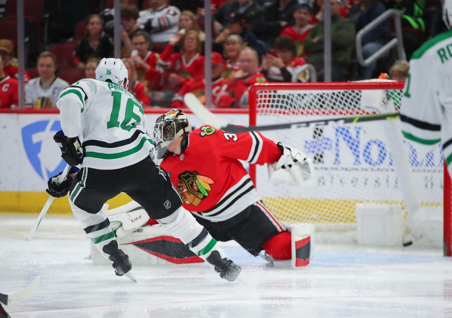 Blackhawks lose 6-4 to the Stars