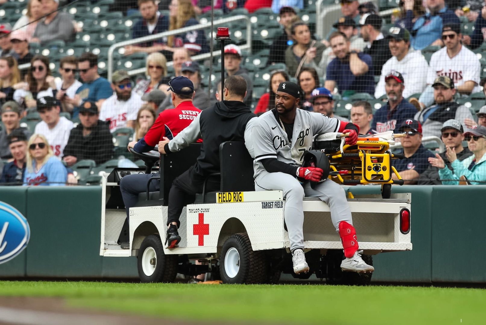 Buxton, Bundy lead Twins to 9-2 win over banged-up White Sox