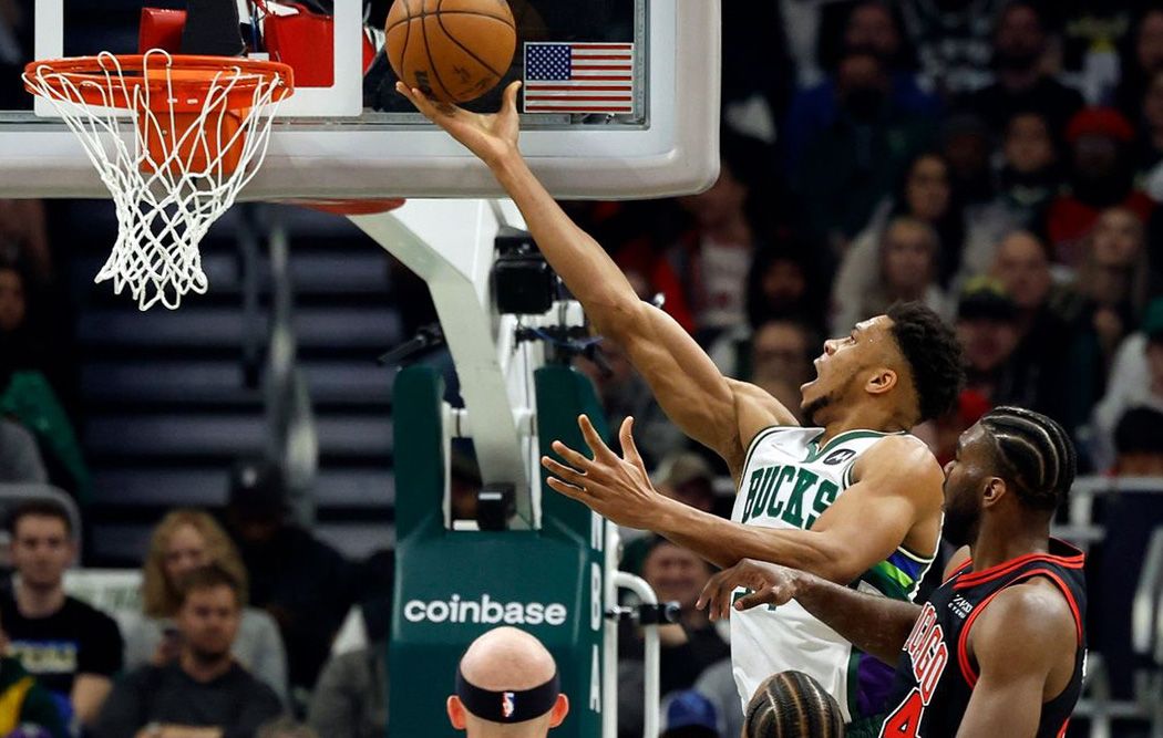 Bucks bounce back after blowing big lead to beat Bulls 93-86