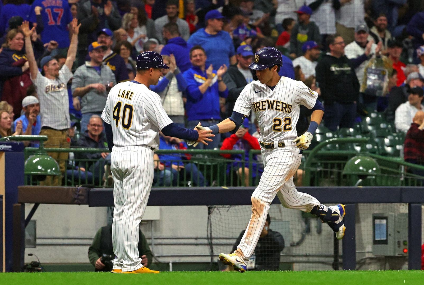 Lauer fans 11, Brewers hit 3 HRs in 9-1 win over Cubs