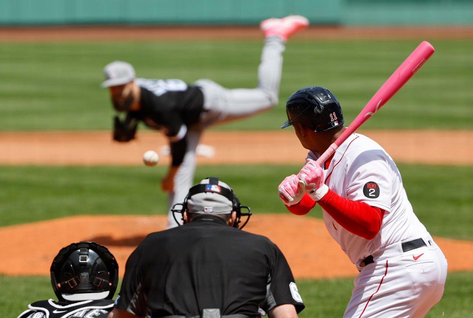 White Sox sweep the Red Sox, win 6th straight