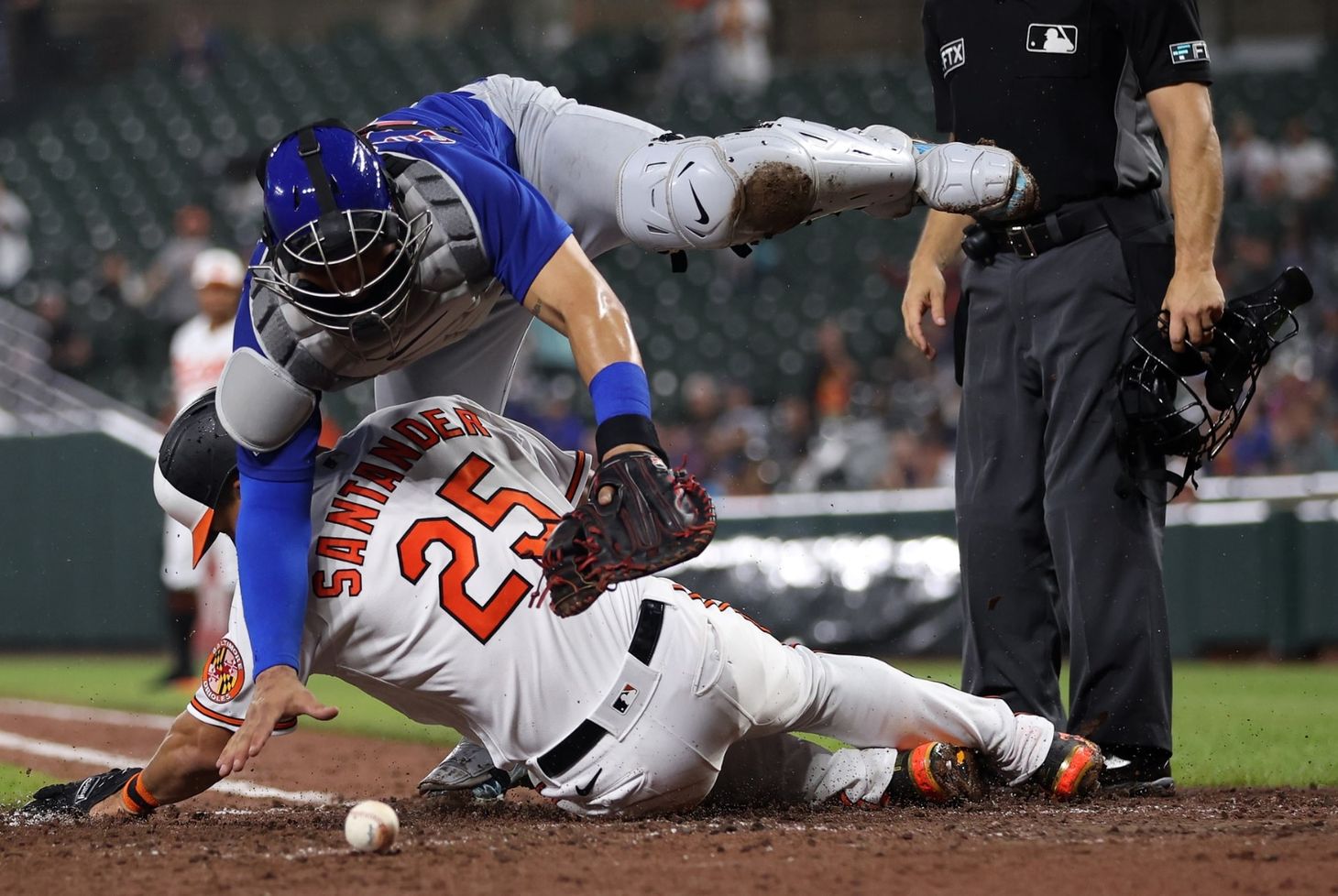 Orioles hit 5 home runs, cruise past Cubs 9-3
