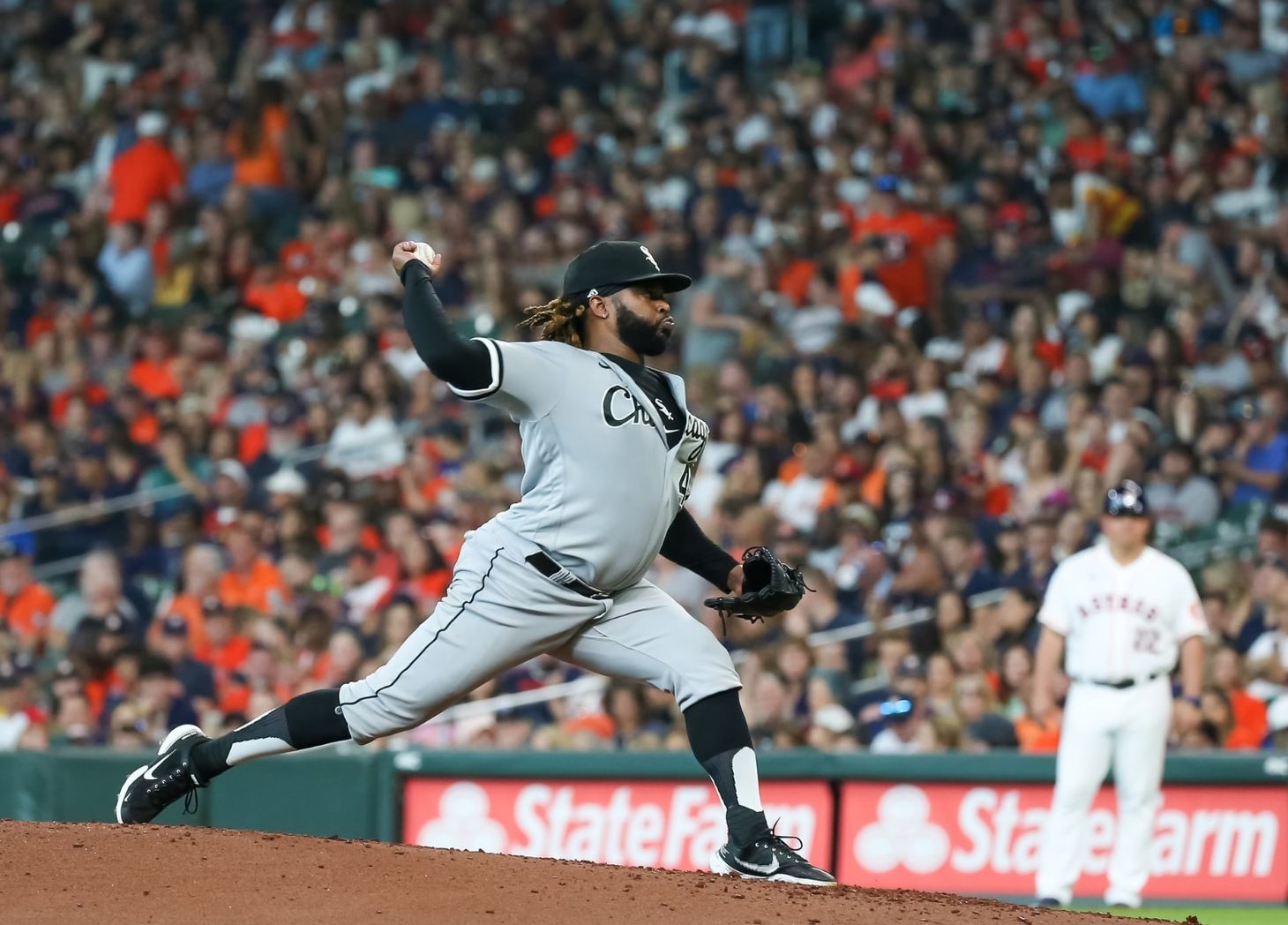 Cueto, López combine for 3-hitter as Chisox down Astros 7-0