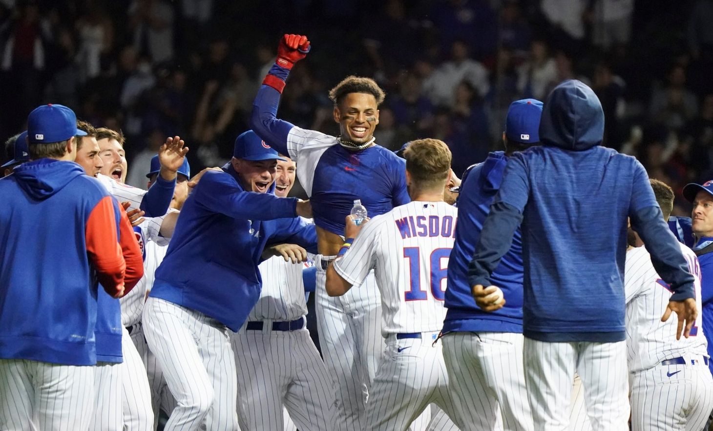 Morel hits sac fly in 10th as Cubs beat Brewers 4-3