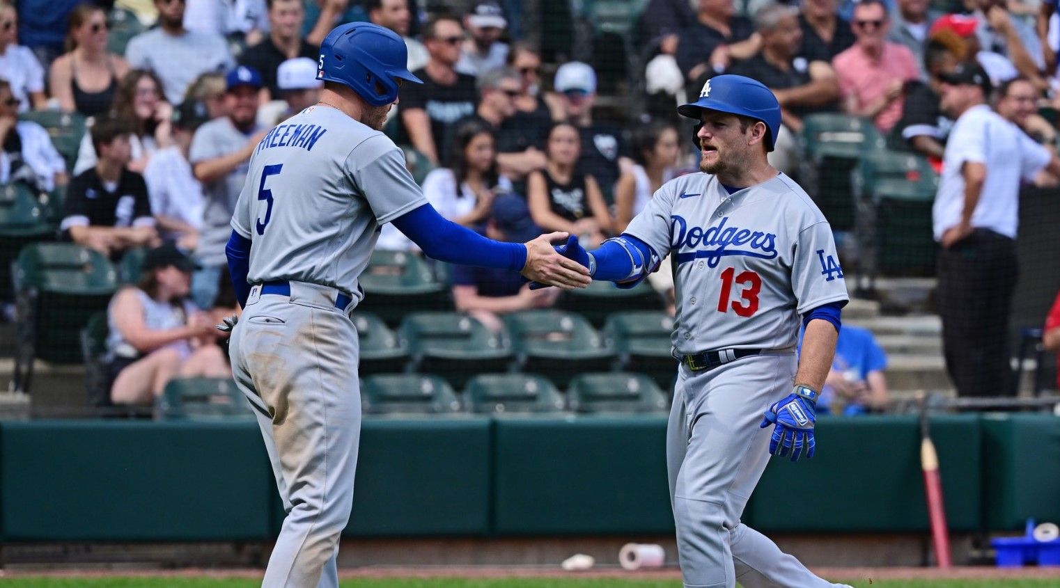 After 2-strike intentional walk, Muncy powers Dodgers