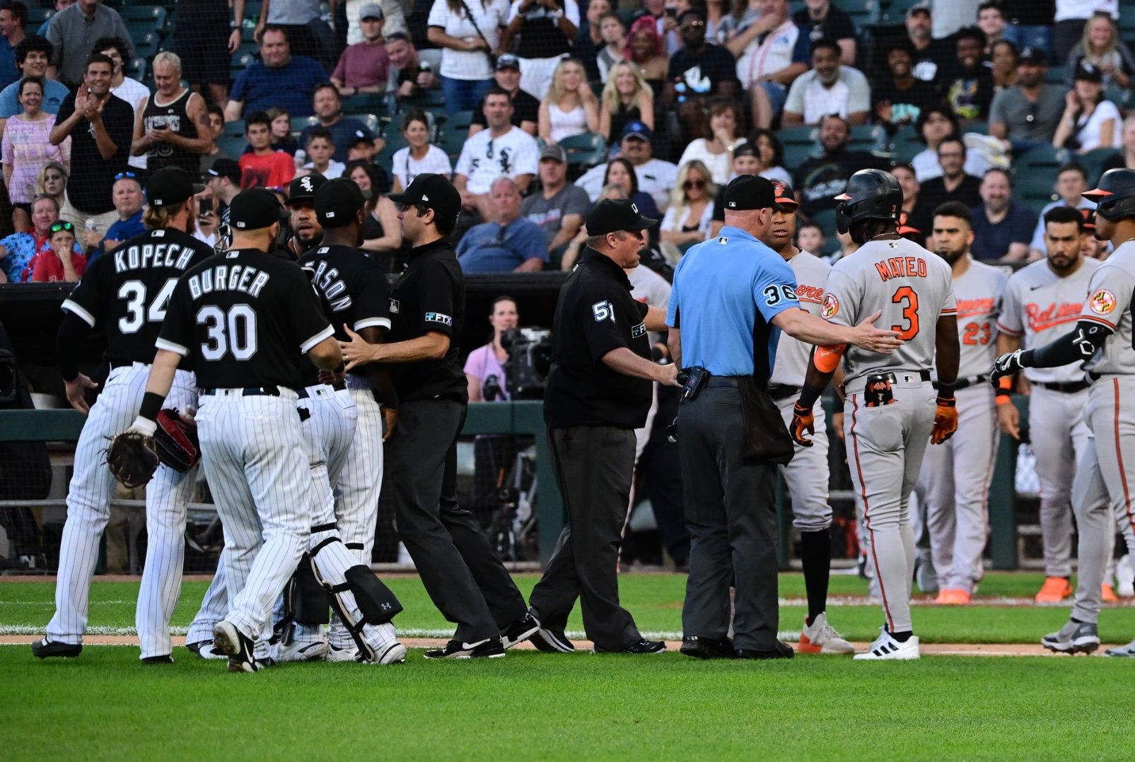 Voth, bullpen combine on 1-hitter as Orioles beat White Sox