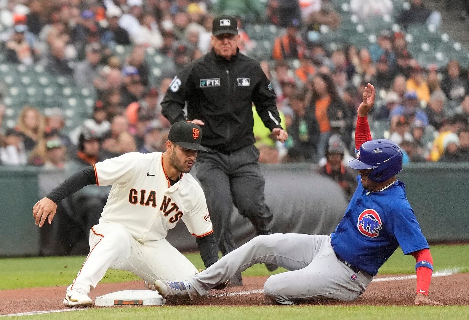 Wood takes no-hitter into 7th, Giants beat Cubs to stop skid