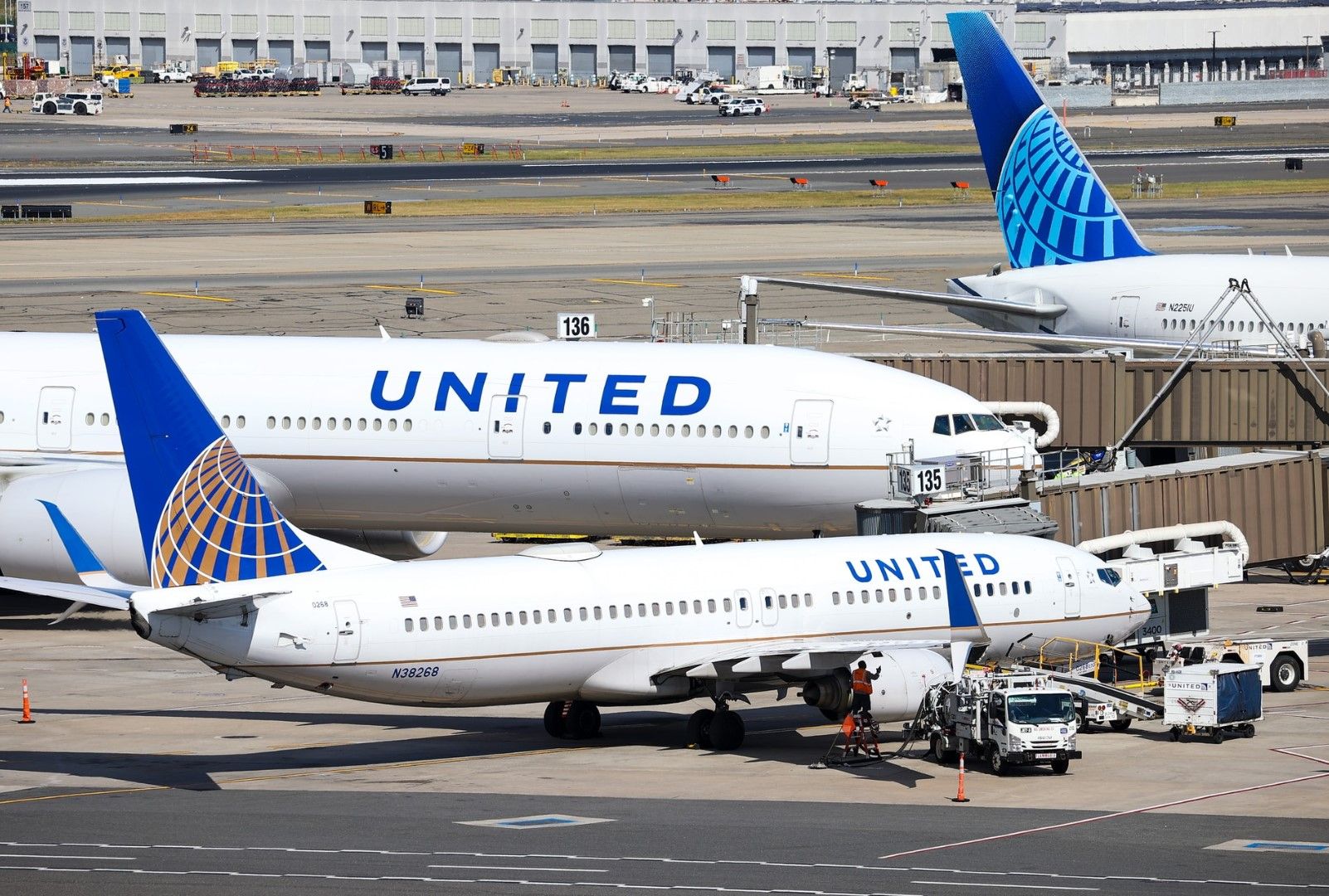 United Airlines 2Q profit of $329M misses Wall Street target