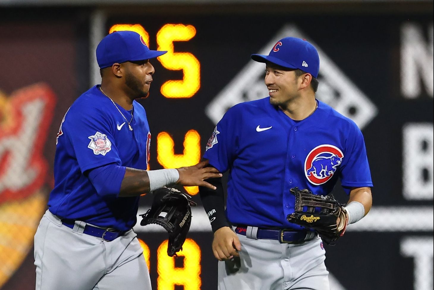 Velázquez hits 2 HRs, drives in 5 as Cubs rout Phillies 15-2