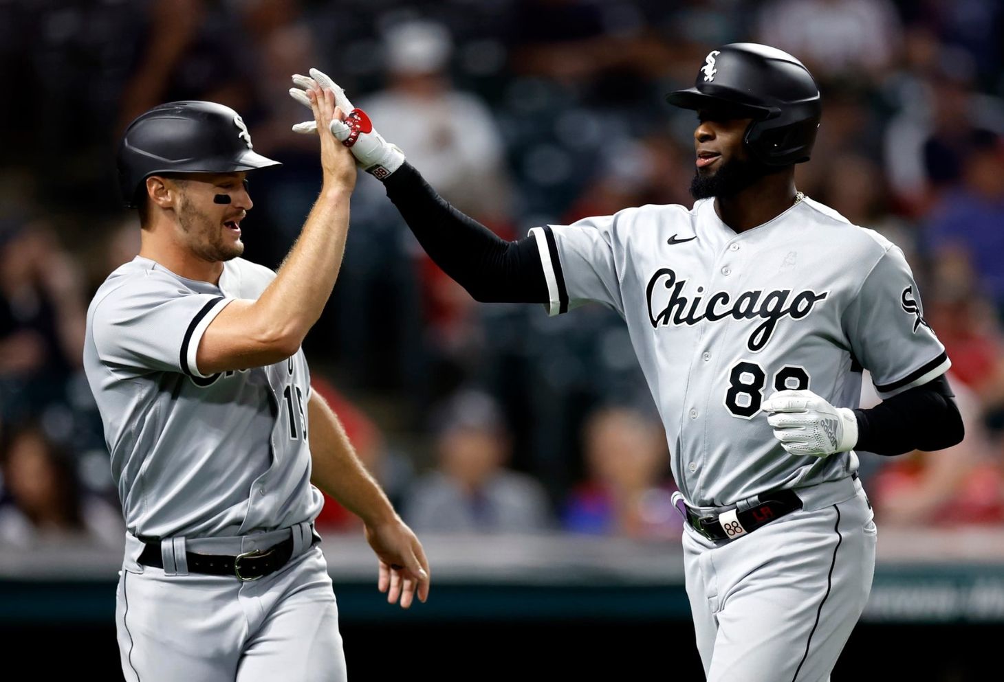 Cease strikes out nine, White Sox split DH with Guardians