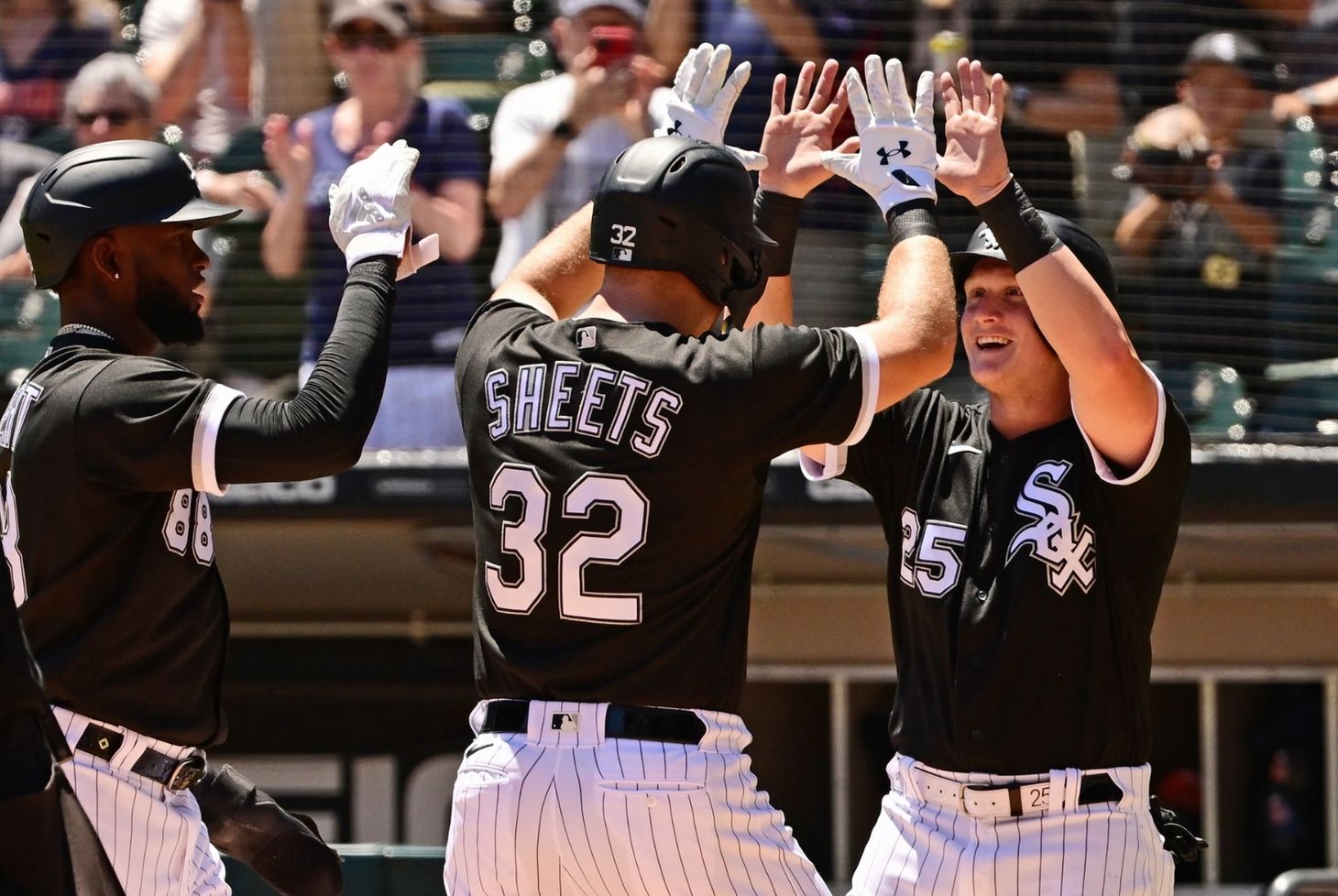 Cueto, White Sox end Tigers' 6-game win streak with 8-0 rout