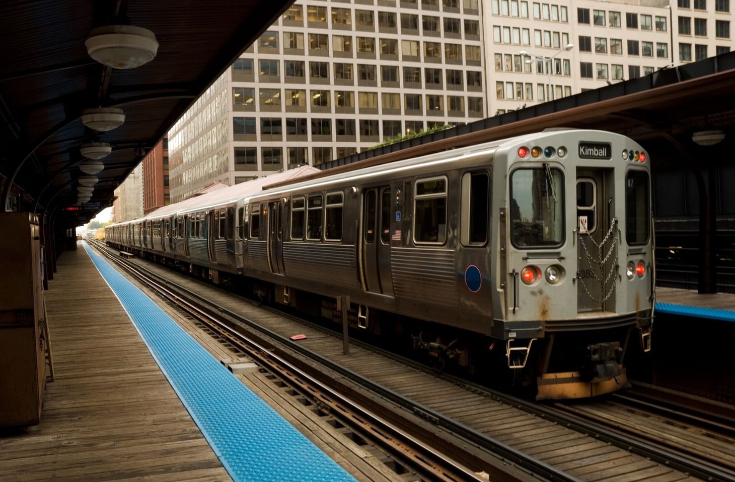 More police promised for Chicago trains after fatal shooting