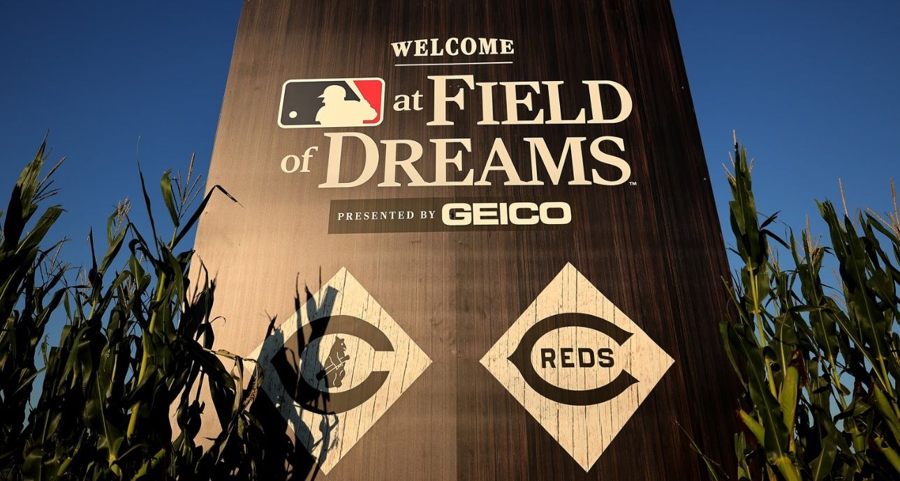 Cubs, Reds play at Iowa's 'Field of Dreams'