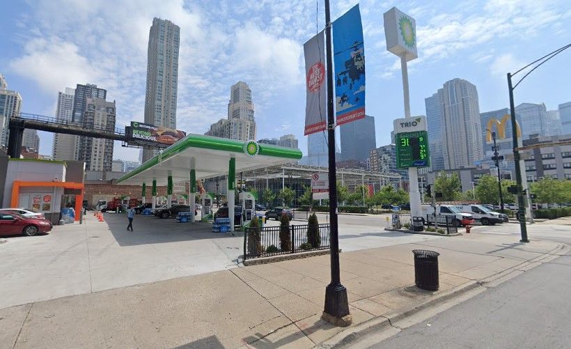 River North gas station security guard fires shots at car thief