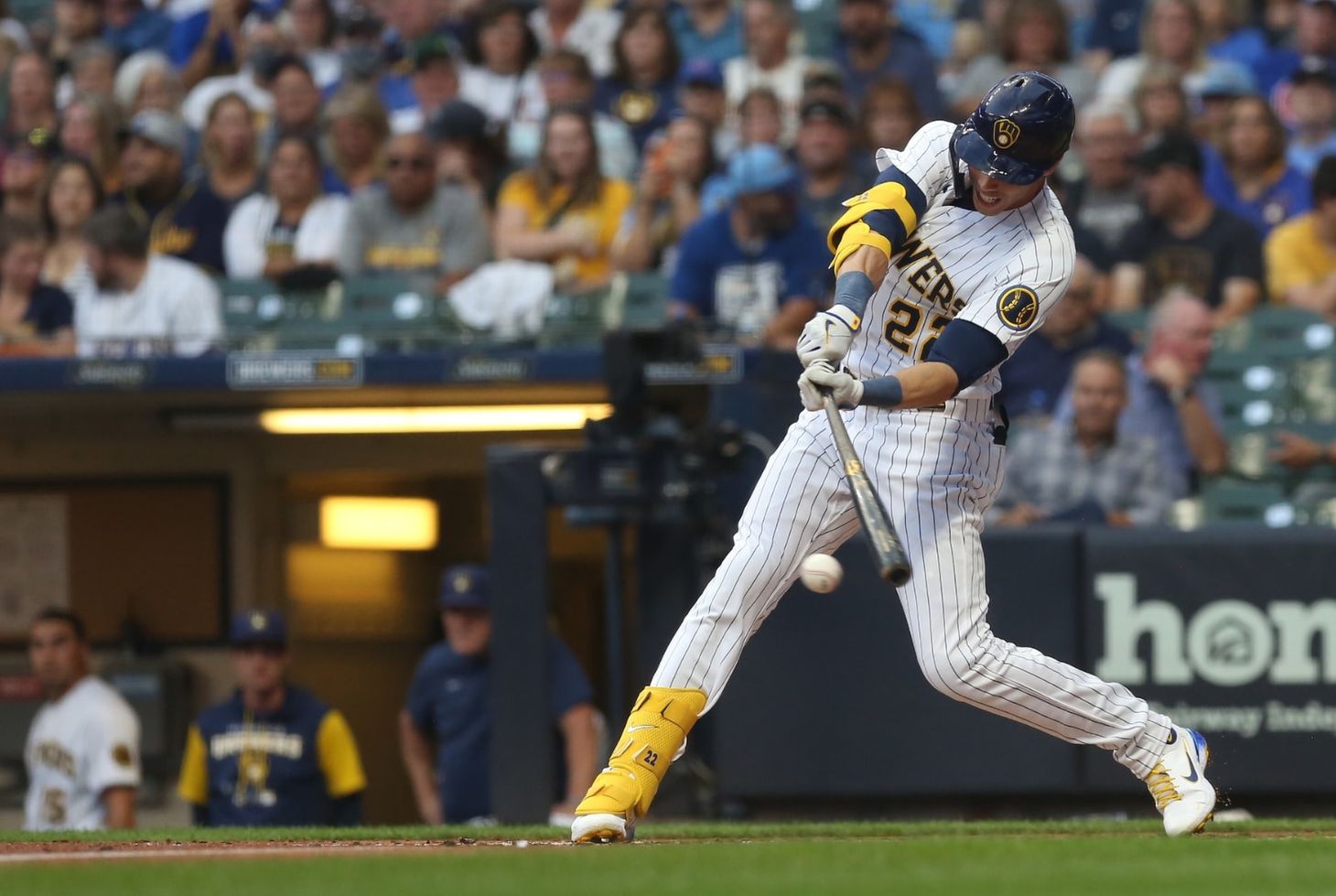 Yelich, Woodruff spark Brewers to 7-0 victory over Cubs