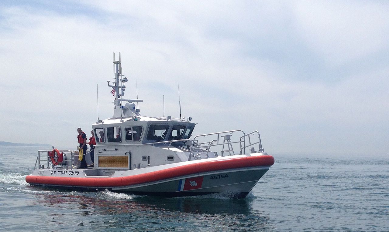 Boater reports body 12 miles off Lake Michigan shore