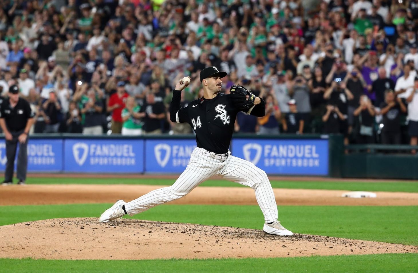 Cease comes within 1 out of no-hitter, White Sox rout Twins