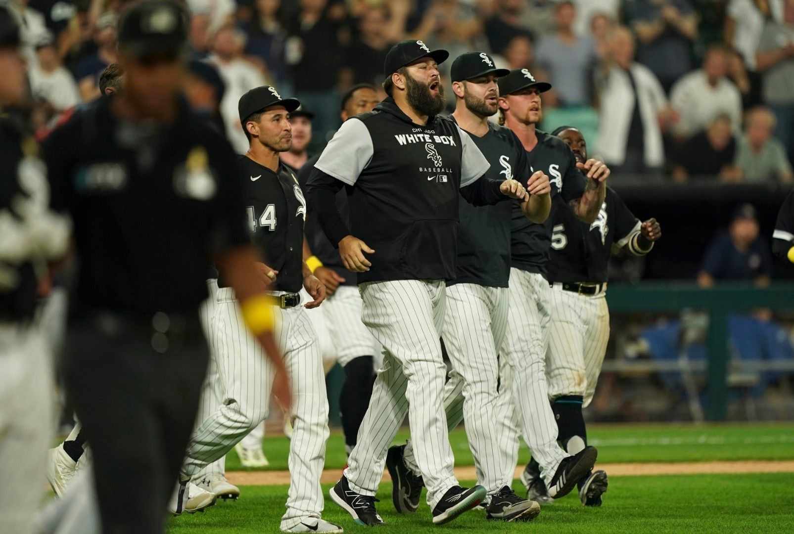 Abreu drives in winning run in 9th, ChiSox beat Twins 4-3