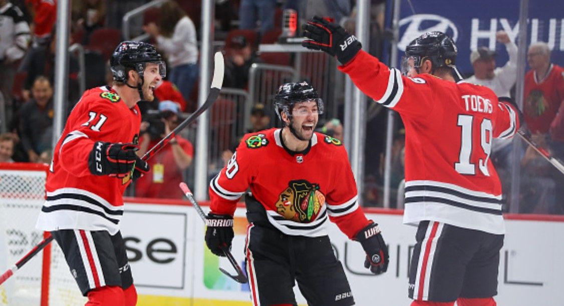 Blackhawks rally late for 3rd straight win, 5-4 over Kraken