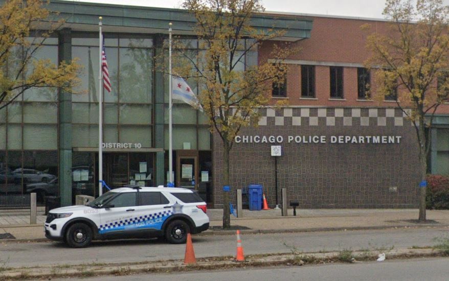 Officer shoots armed man inside Chicago police station