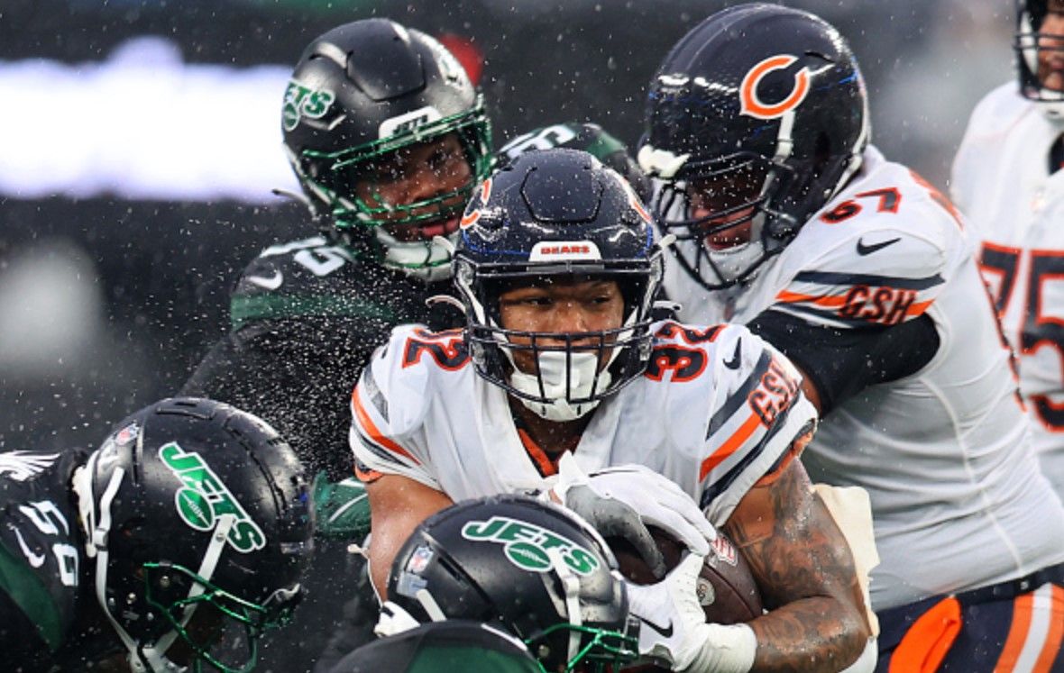 Bears fizzle on offense with Fields out
