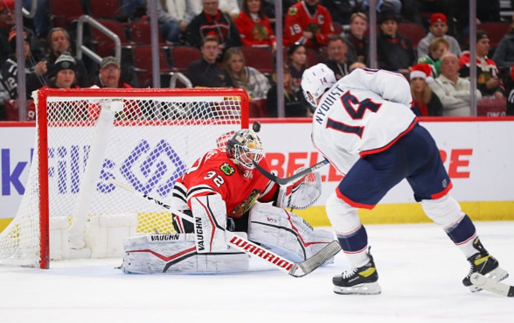 Blackhawks beat Blue Jackets 5-2, halt 8-game losing streak