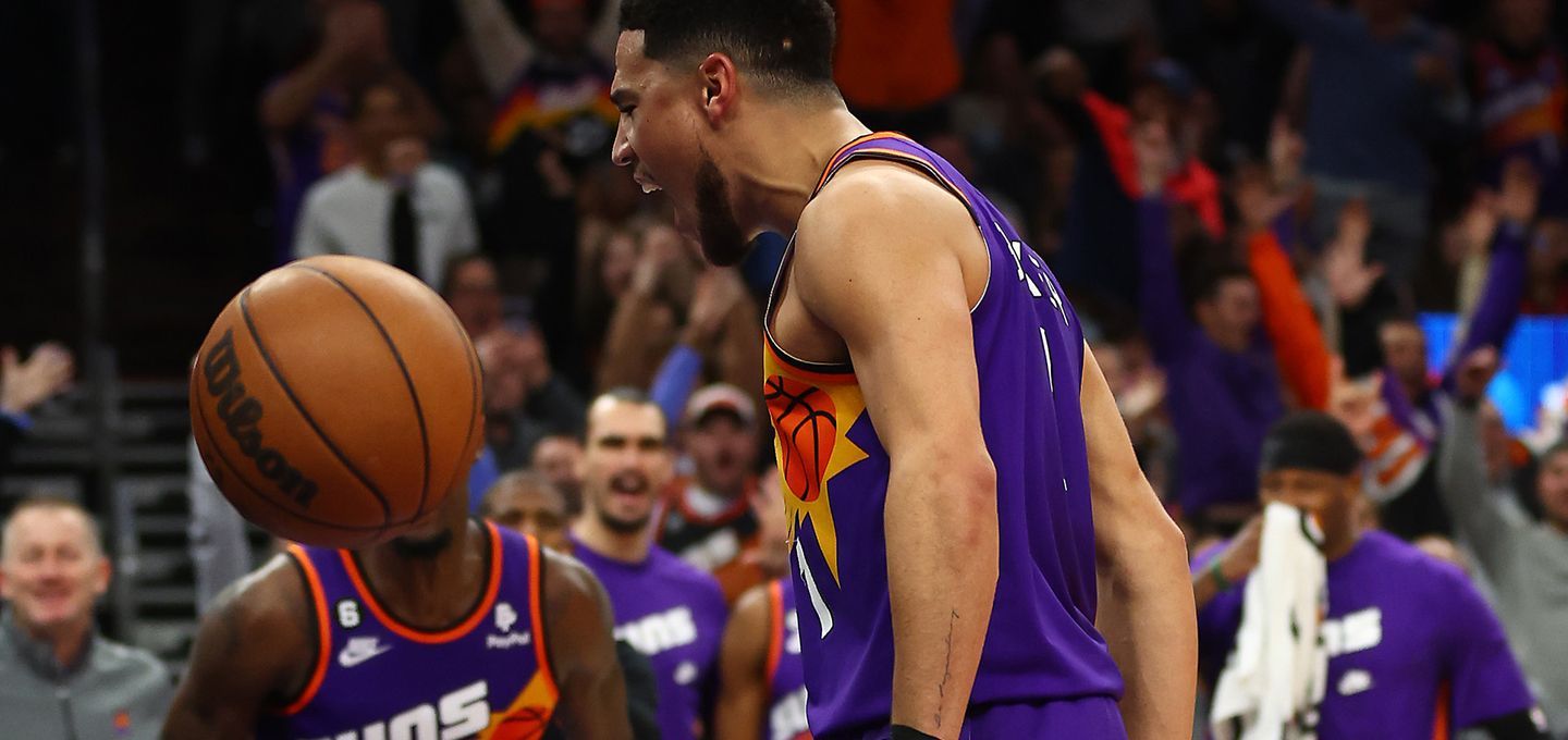 Devin Booker scores 51 points in 3 quarters, Suns rout Bulls