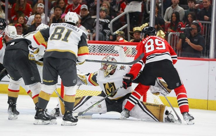 Smith scores twice, Golden Knights top Blackhawks 4-1