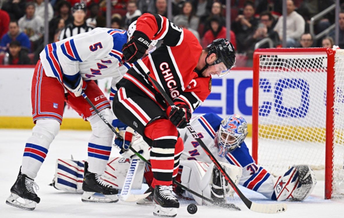 Panarin leads surging Rangers to 7-1 win over Blackhawks