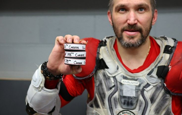 Ovechkin reaches 800 goals as Capitals beat Blackhawks 7-3