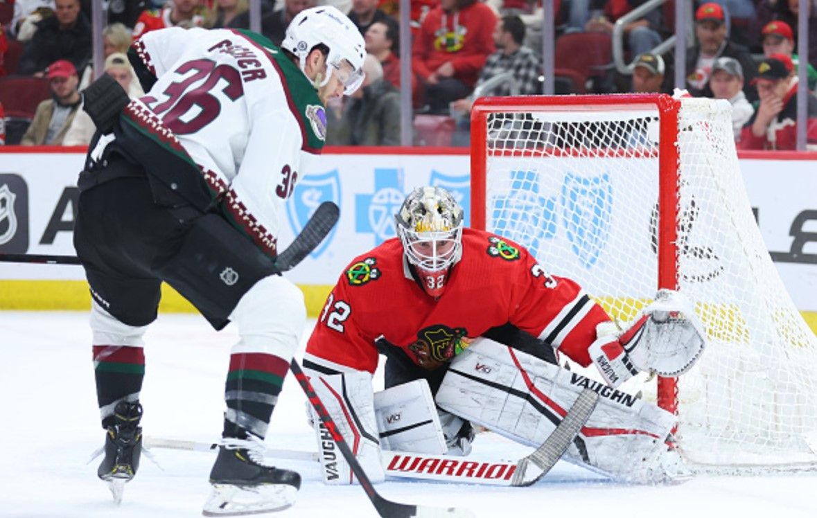 Stalock has 22 saves, Blackhawks beat Coyotes 2-0