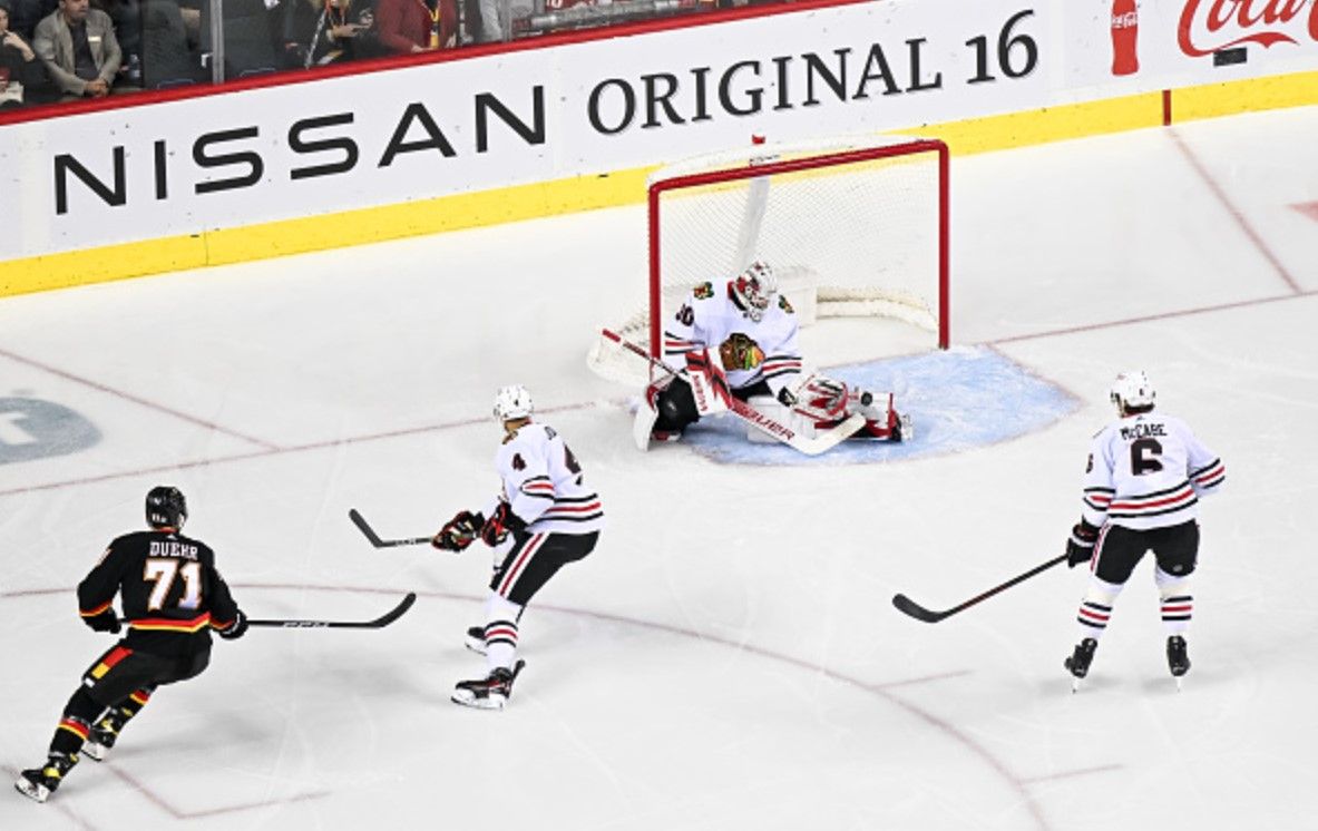 Stauber wins again, Blackhawks beat Flames 5-1