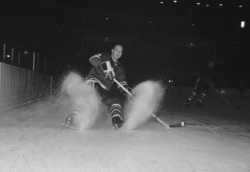 Hall of Famer Bobby Hull, the Golden Jet, dies at 84