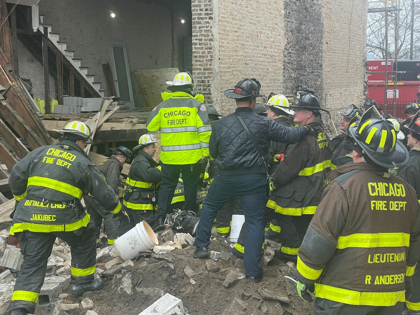 Worker dies after partial collapse of Chicago building