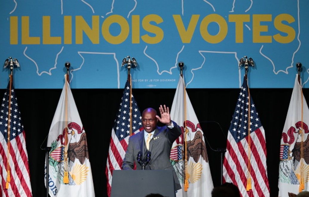 Lame-duck Illinois lawmakers vote themselves a 16% raise